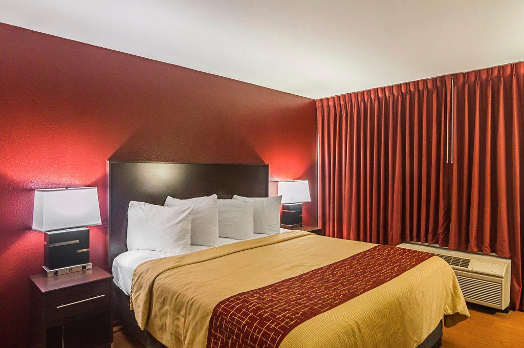 Red Roof Inn Lubbock Exterior photo